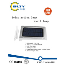 Lâmpada solar de jardim com luz de sensor de movimento PIR